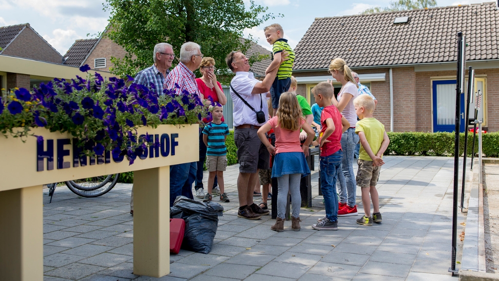 147006586973151_30913094_1280.jpg - BSO met bejaarden jeu de boulen in Lierop 2016