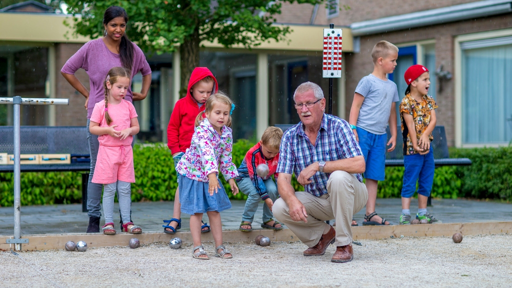 147006587331627_30913070_1280.jpg - BSO met bejaarden jeu de boulen in Lierop 2016