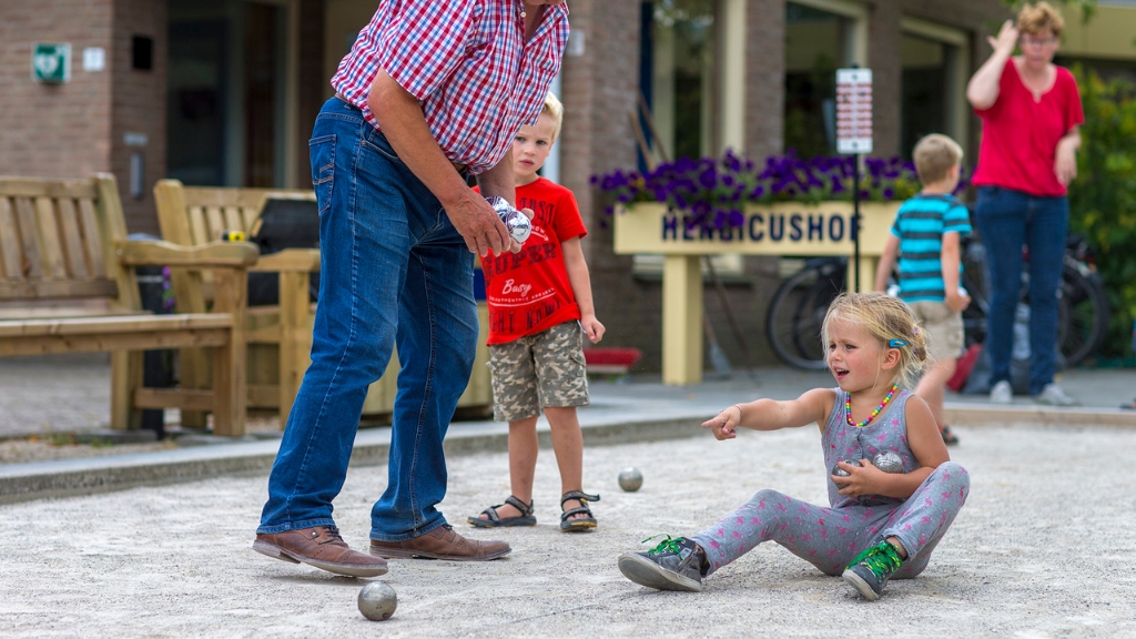 147006588341171_30913005_1280.jpg - BSO met bejaarden jeu de boulen in Lierop 2016