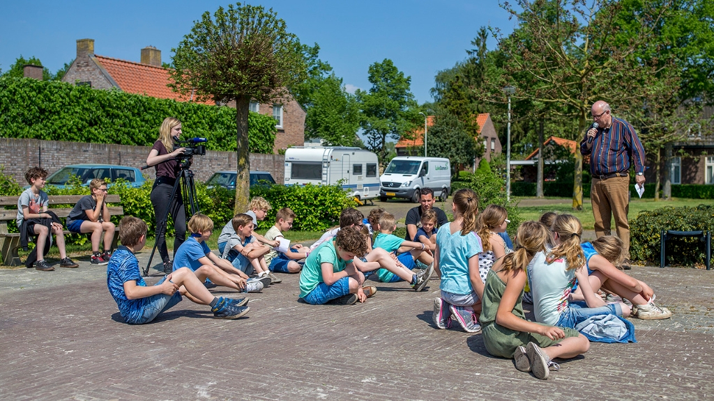 doucette14.jpg - basisschool-t-rendal-herdenkt-bevrijding 2016