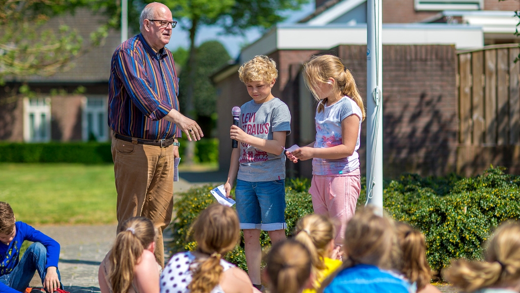 doucette15.jpg - basisschool-t-rendal-herdenkt-bevrijding 2016