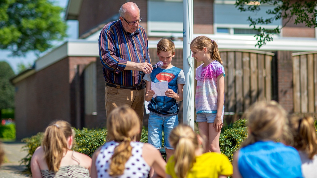 doucette20.jpg - basisschool-t-rendal-herdenkt-bevrijding 2016