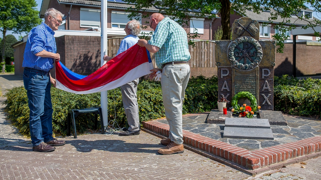 doucette25.jpg - basisschool-t-rendal-herdenkt-bevrijding 2016