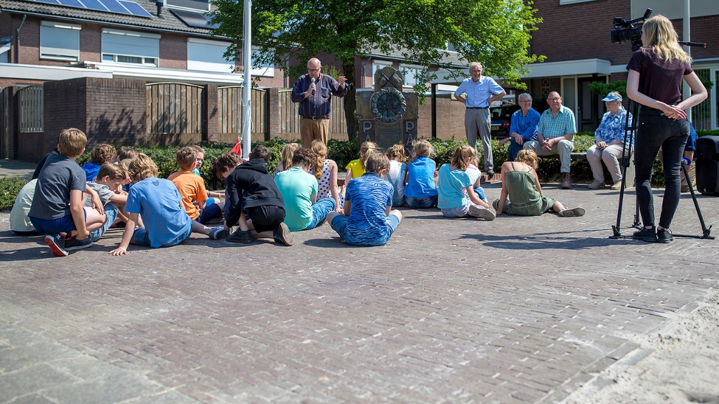 doucette5.jpg - basisschool-t-rendal-herdenkt-bevrijding 2016