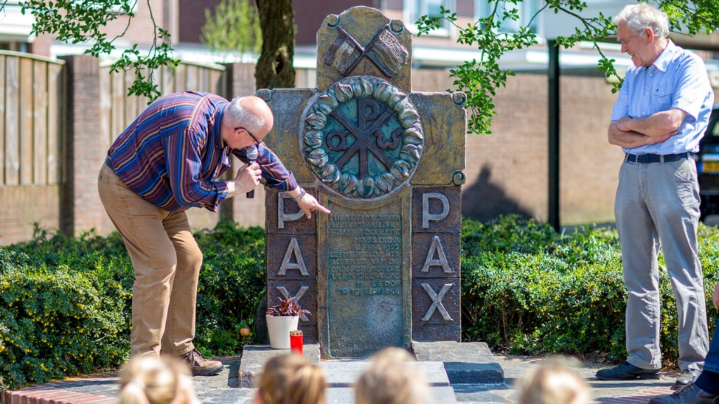 doucette7.jpg - basisschool-t-rendal-herdenkt-bevrijding 2016