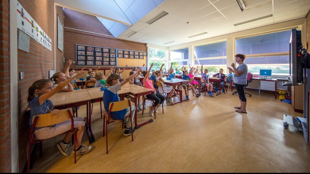 147316443074983_33102238_1280.jpg - Wij gaan weer naar school Lierop 2016